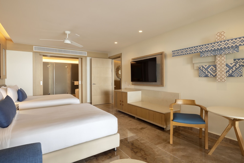 Luxury Chairman Two Bedroom Suite Ocean Front Diamond Club - Photo 17
