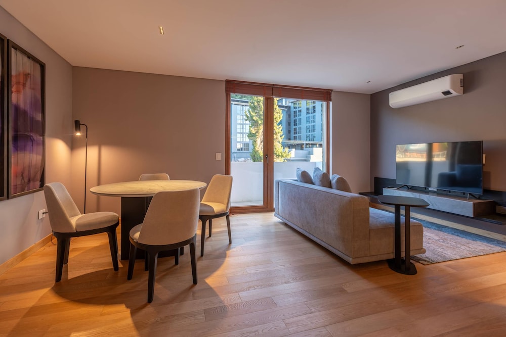 Suite, 1 King Bed, Non Smoking