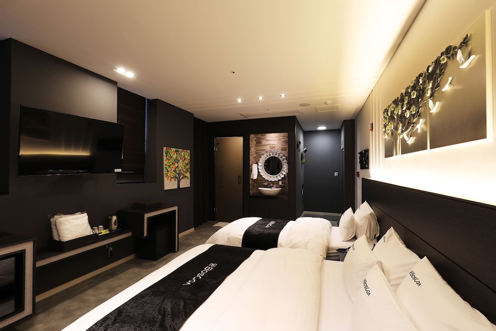Deluxe Twin Room (No Breakfast) - Photo 12