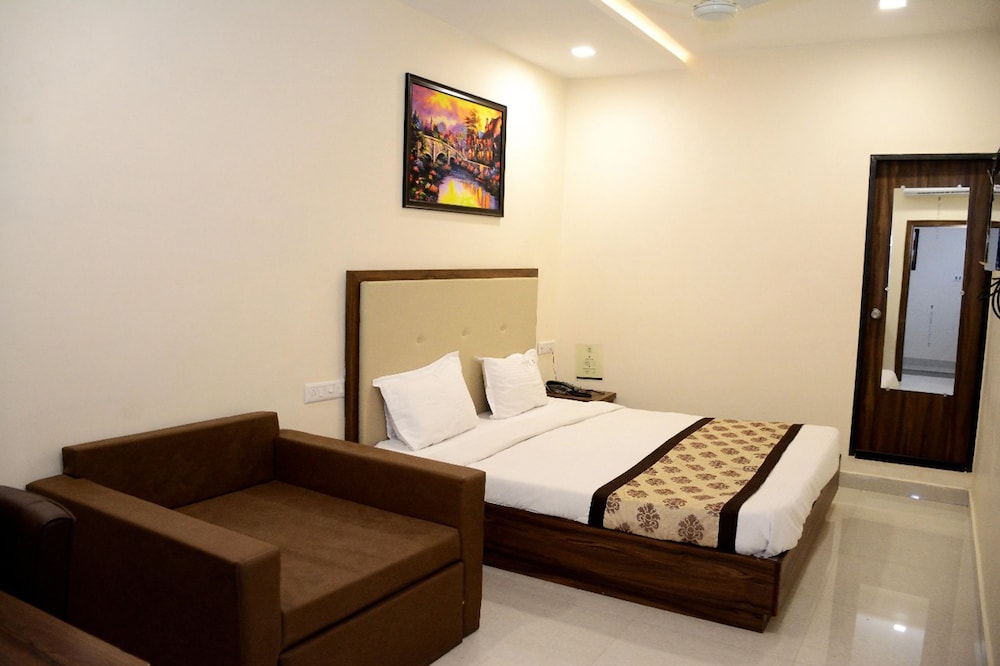 Superior Room, 1 King Bed, Accessible, Non Smoking photo 1