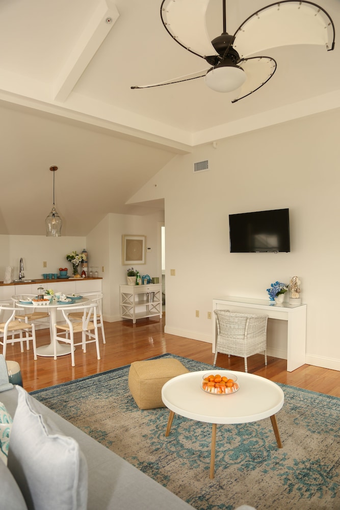 Deluxe Master Suite photo 3