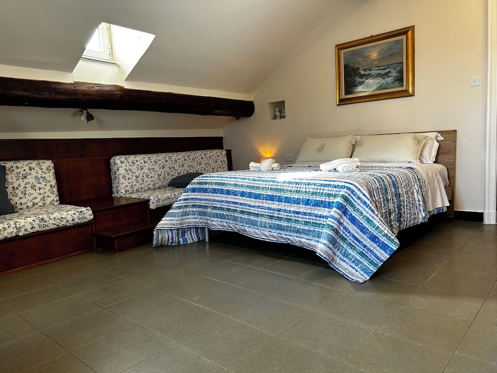 Exclusive Quadruple Room, City View
