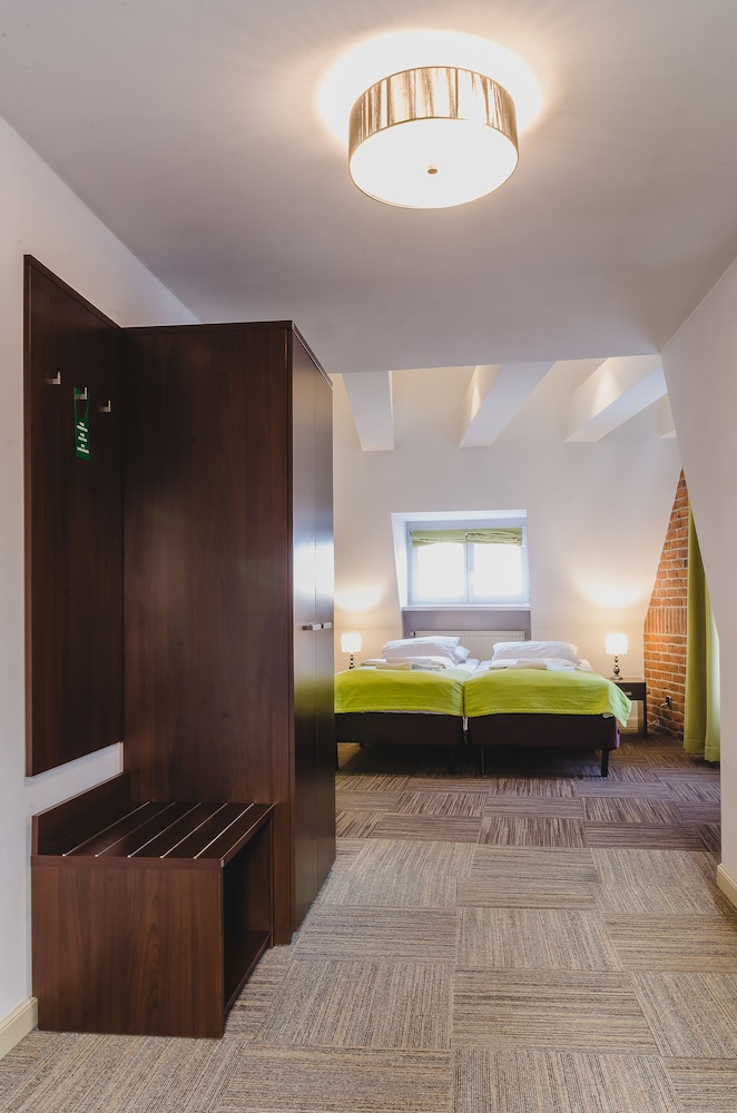 Comfort Quadruple Room, Non Smoking, Bathtub - Photo 1