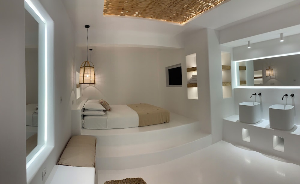 Deluxe Double Room - Photo 9