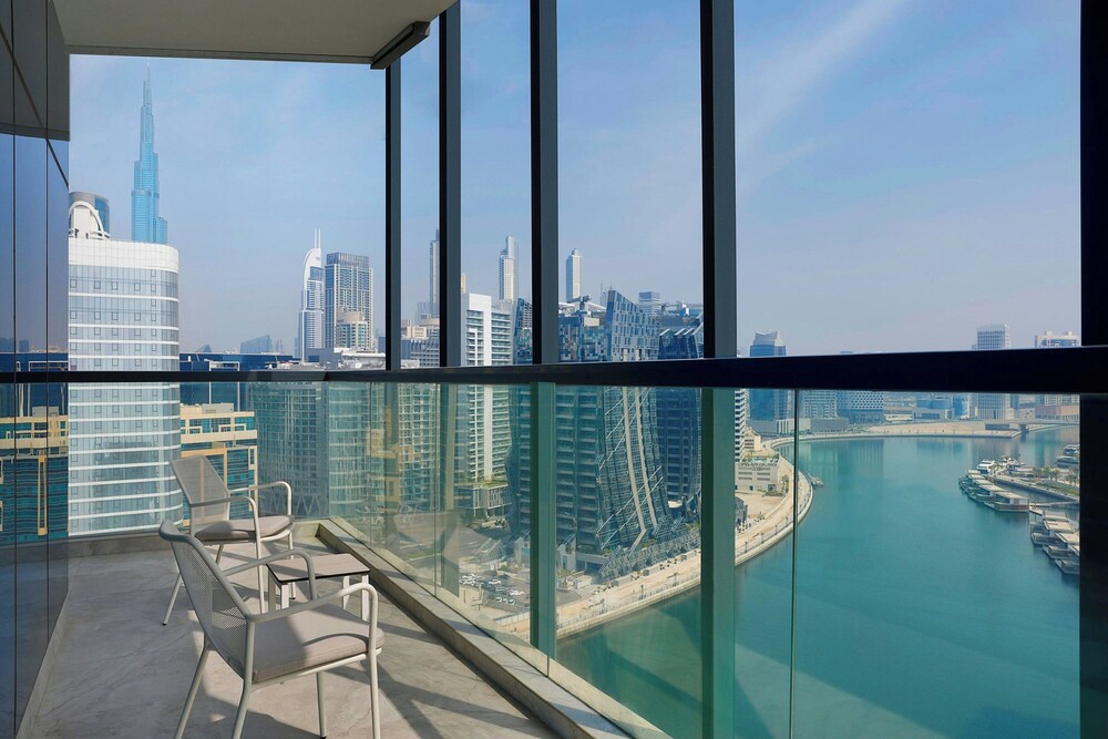 Premier King Room with Balcony photo 3