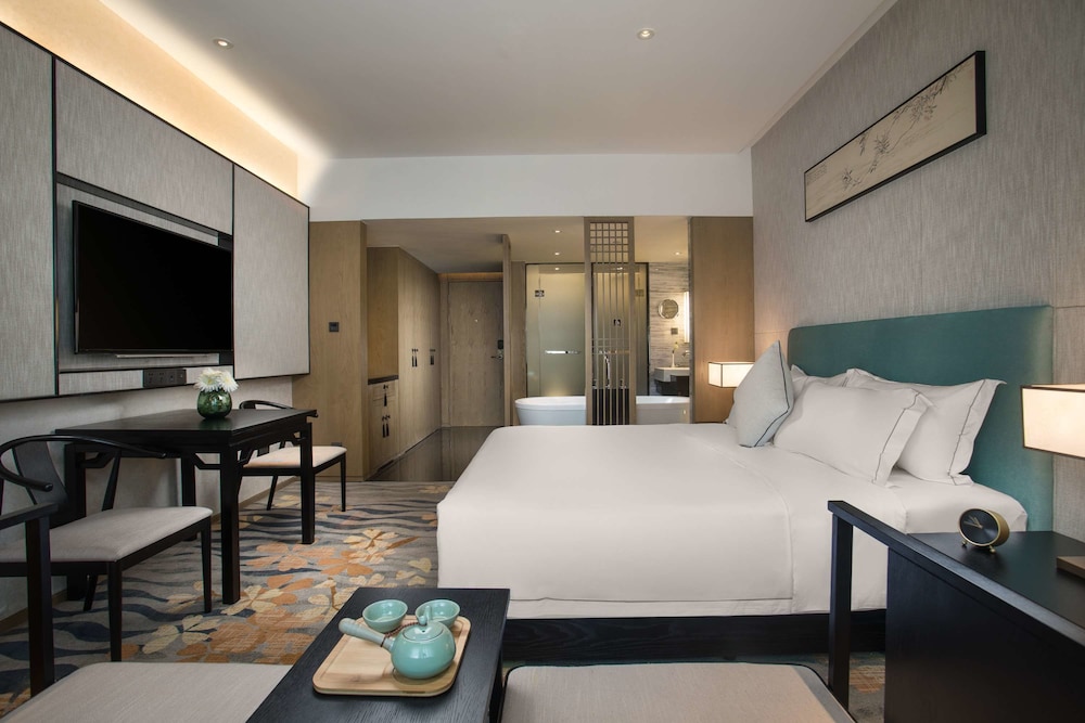 Deluxe Room, 1 King Bed, Non Smoking