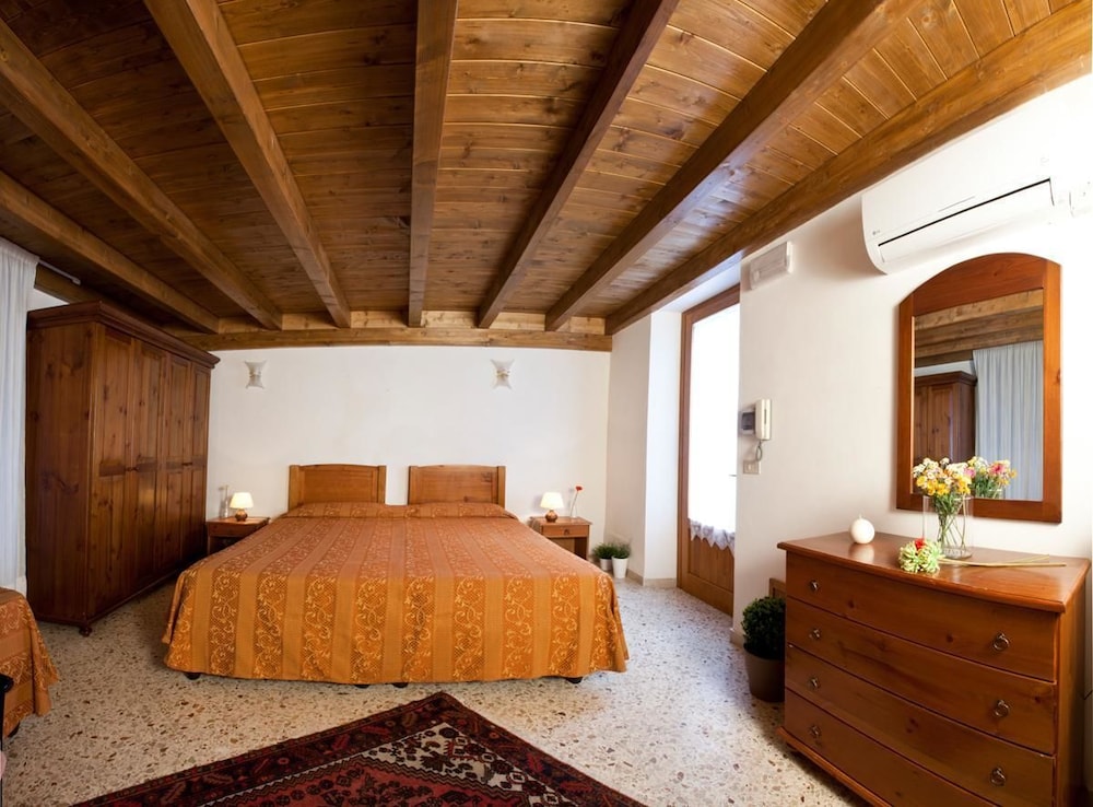 Standard Room photo 1