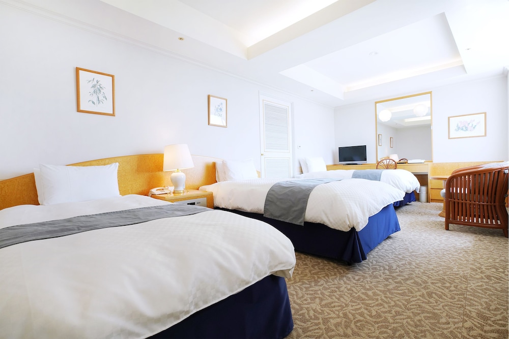 Superior Twin Room, Main Tower, Non Smoking (Extra Bed, from 3 Adult Guests) photo 1
