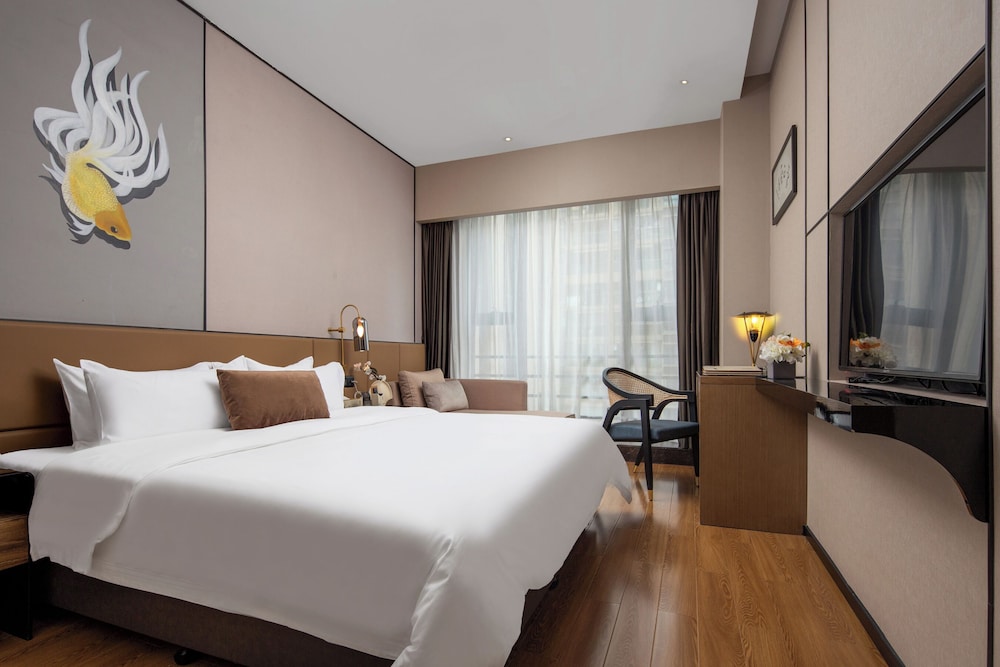 Comfort Room, City View