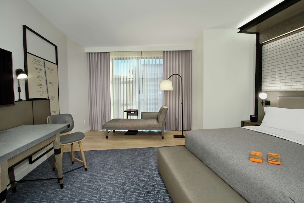 Room, 1 King Bed, Accessible, Bathtub (Hearing & Mobility) - Photo 1
