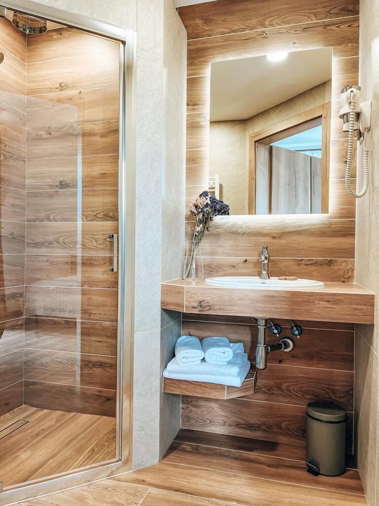 Deluxe Double or Twin Room, Balcony photo 2