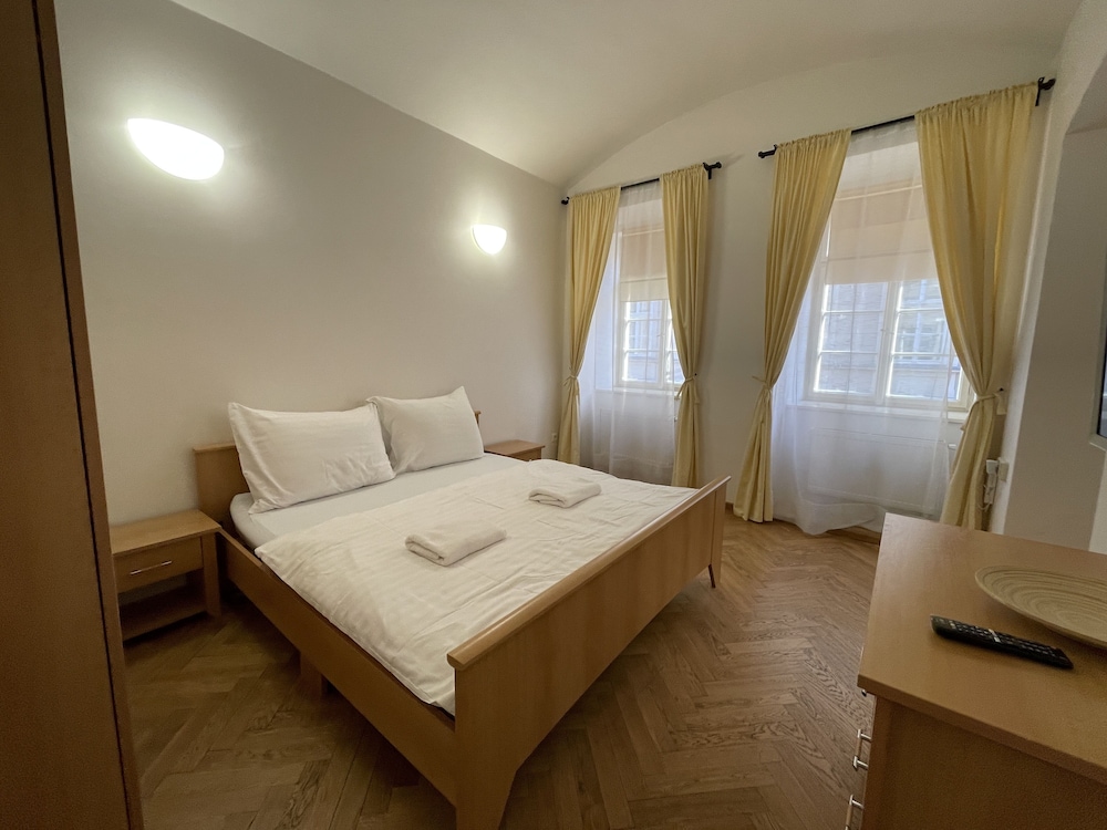 Economy Apartment, 1 King Bed, Ground Floor