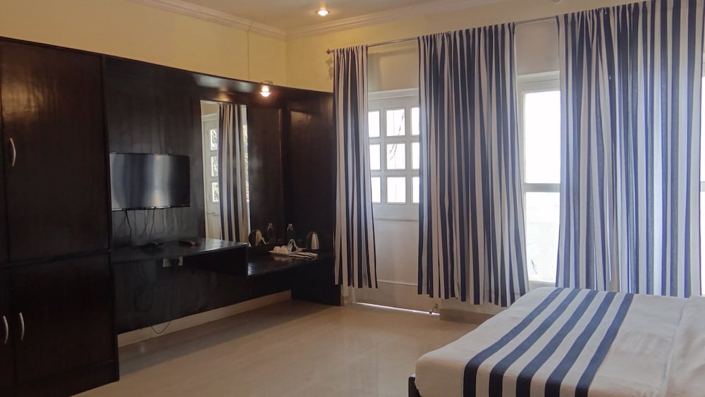 Deluxe Room - Photo 14