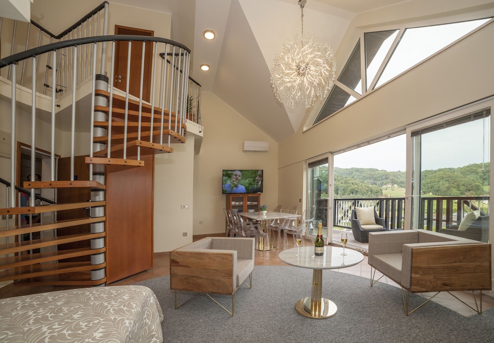 Gallery Penthouse photo 1