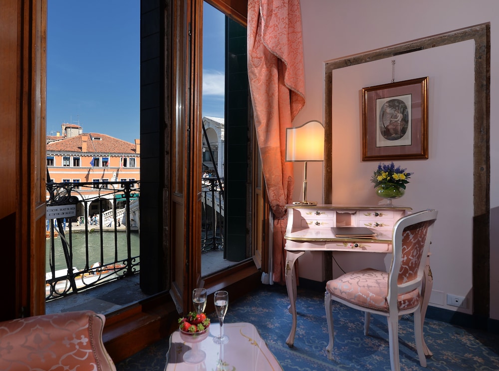Luxury Apartment, Canal View thumbnail 5