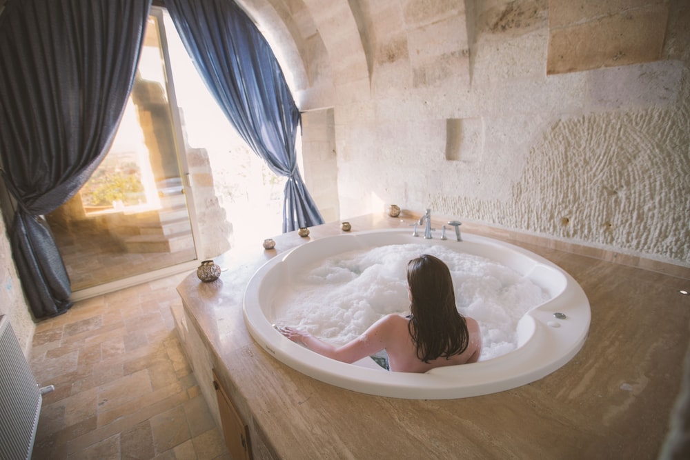 Premium Honeymoon Cave Suite photo 3