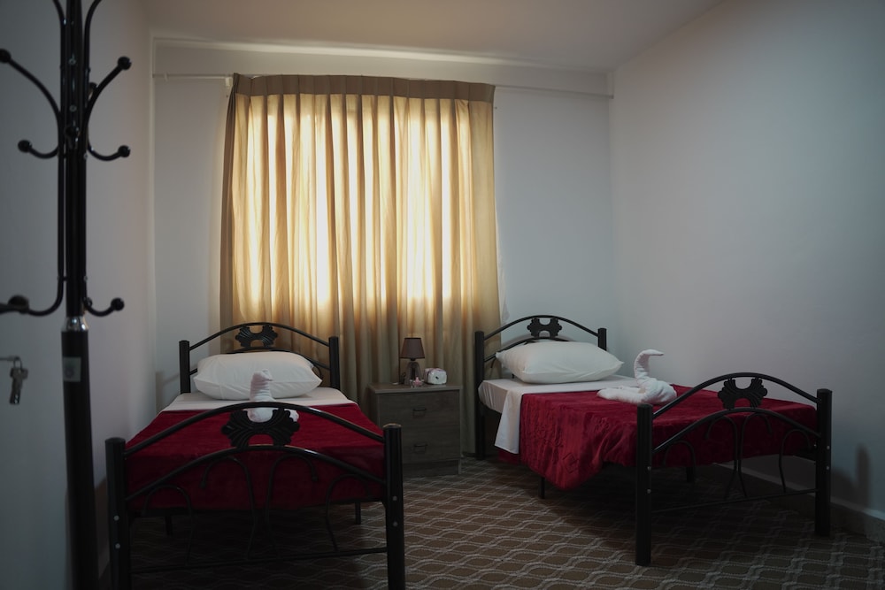 Economy Double or Twin Room, Shared Bathroom, Mountain View photo 2