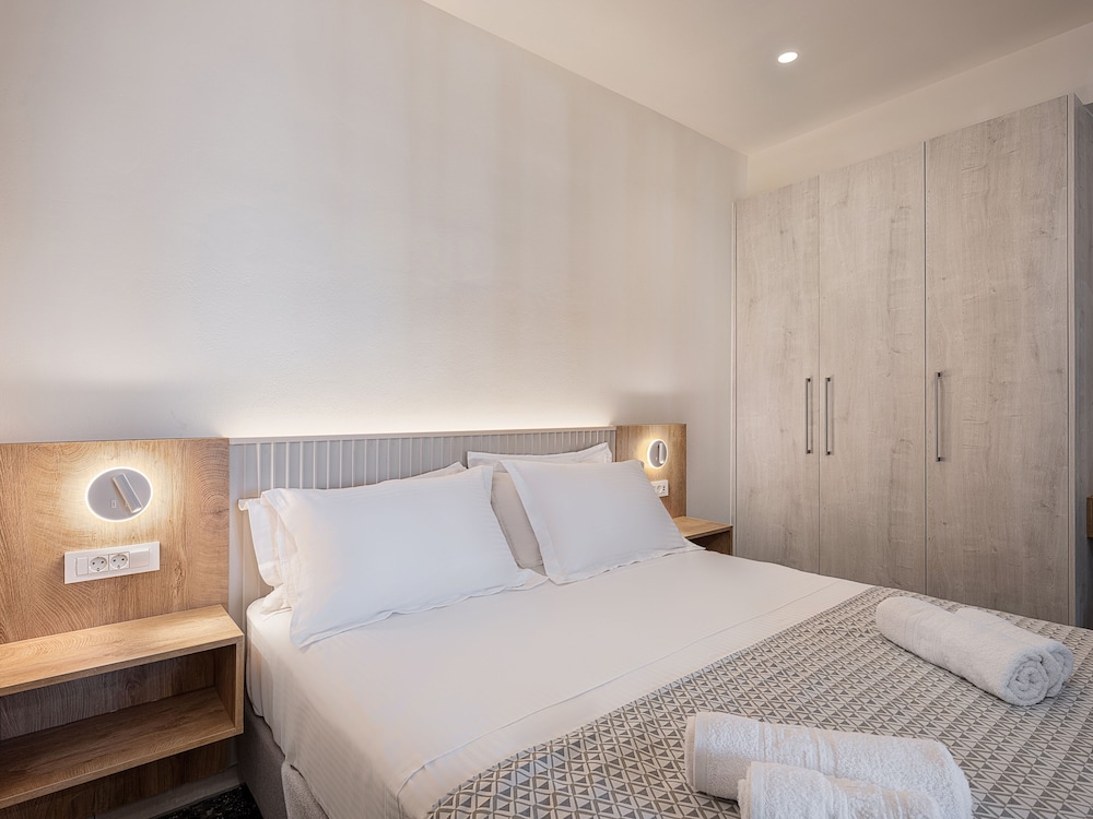 Family Suite with Balcony - Photo 2
