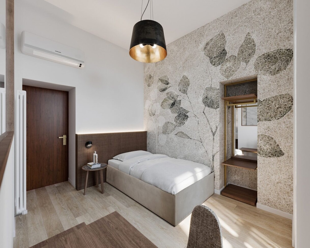 Basic Single Room, Lake View
