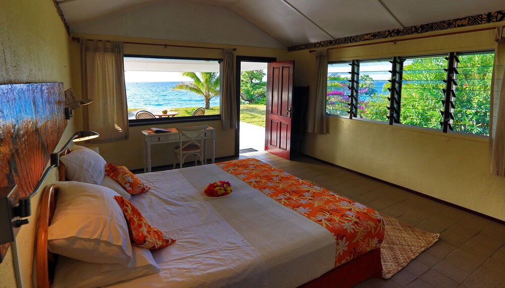 Bungalow, Beachfront