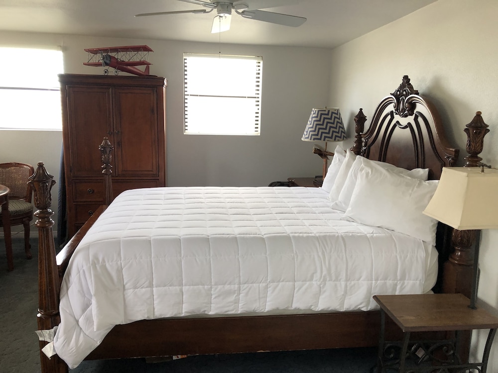 Room (The Loft)
