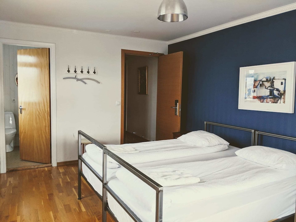 Family Quadruple Room, Multiple Beds, Private Bathroom photo 2