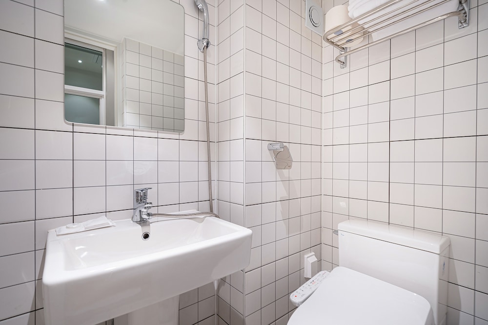 Standard Double Room - Photo 9