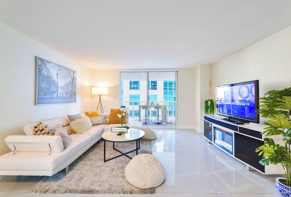Luxury Condo, 1 Bedroom, City View photo 1