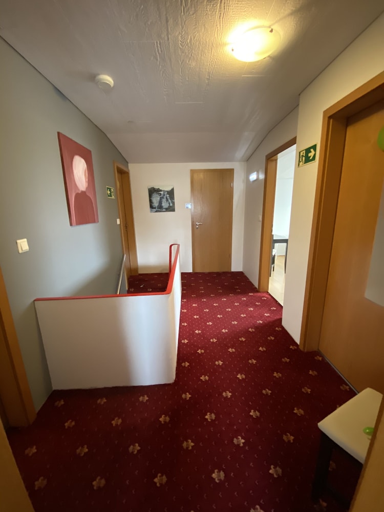Economy Single Room, Shared Bathroom photo 3