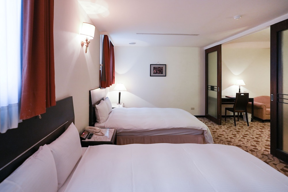 Deluxe Double Room, 1 Queen Bed - Photo 4