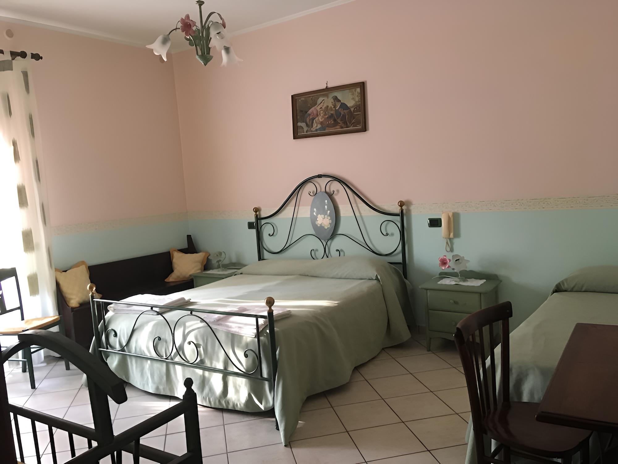 Family Room, Multiple Beds photo 3