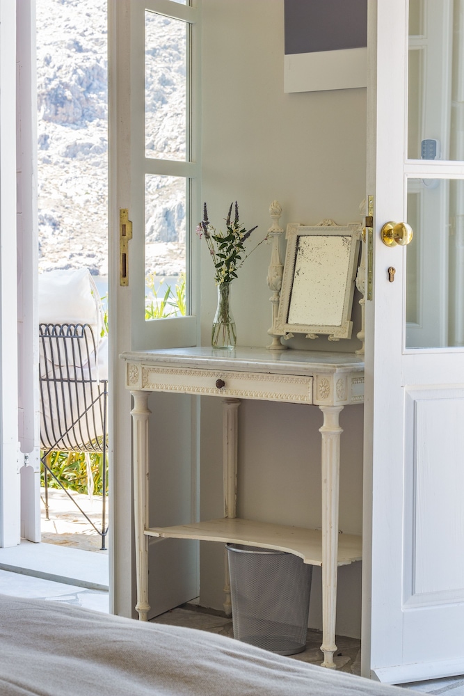 Cottage (Oleander) photo 3