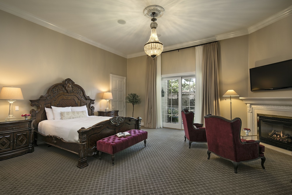 Superior Studio Suite, 1 King Bed (Couture King Suite) - Photo 1