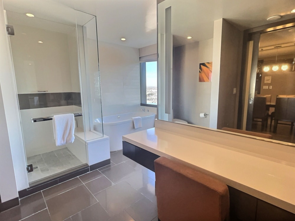 City Corner 1 BR - Photo 18
