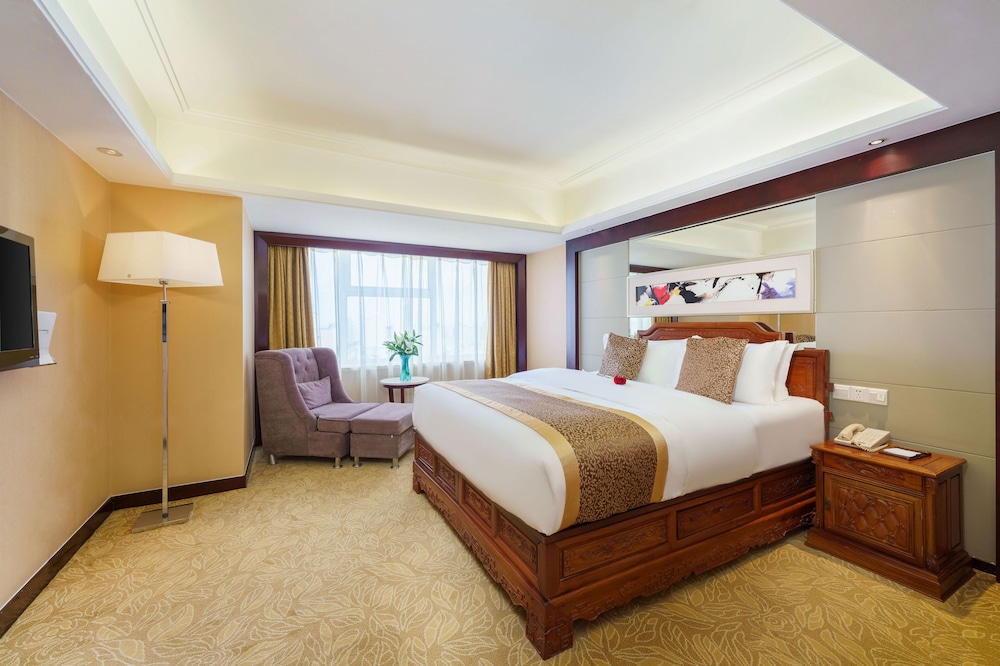 Deluxe Suite photo 2