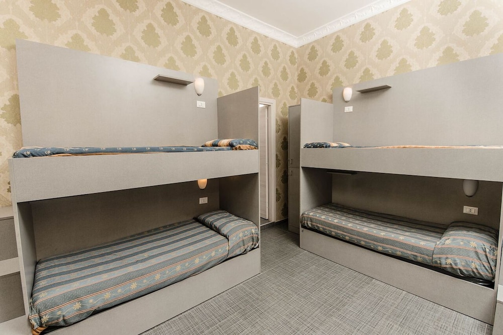 Bed in 4-Bed Dormitory Room - 2 single beds and 1 bunk beds (4 single beds) photo 1