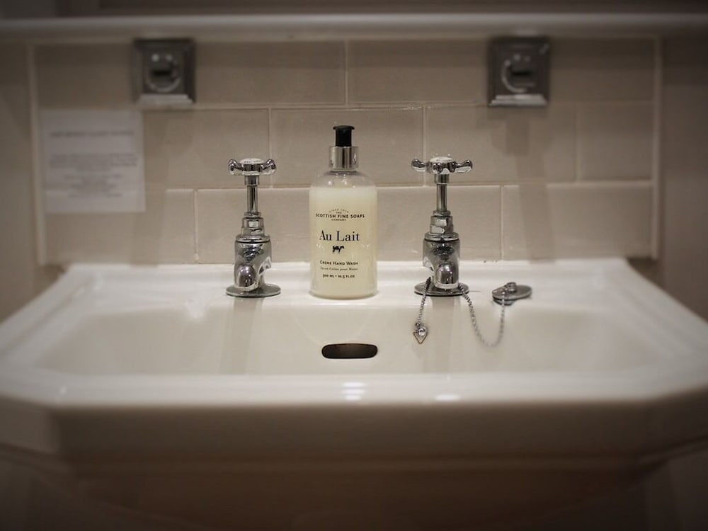 Standard Double Room, Ensuite photo 3