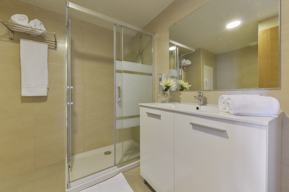 Standard Twin Room, Balcony - Photo 2