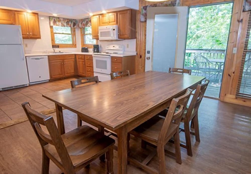 Cabin, 2 Bedrooms (No Pets Allowed) photo 3