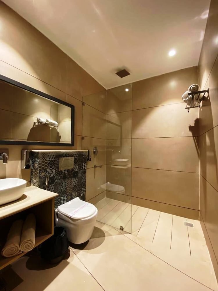 Deluxe Double Room, 1 Double Bed, Non Smoking photo 2