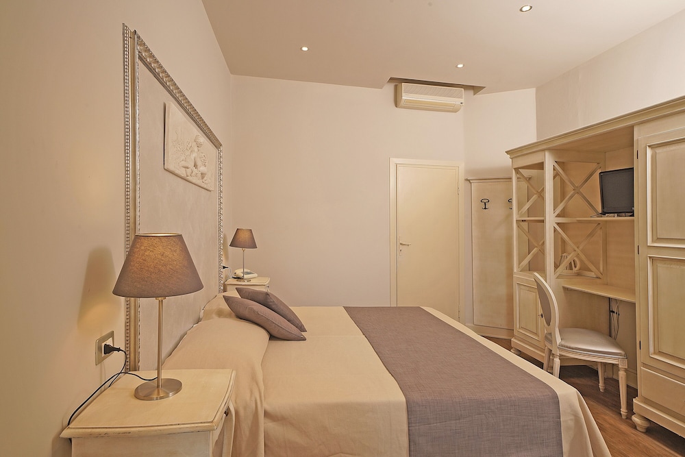 Comfort Double or Twin Room, Partial Lake View photo 3