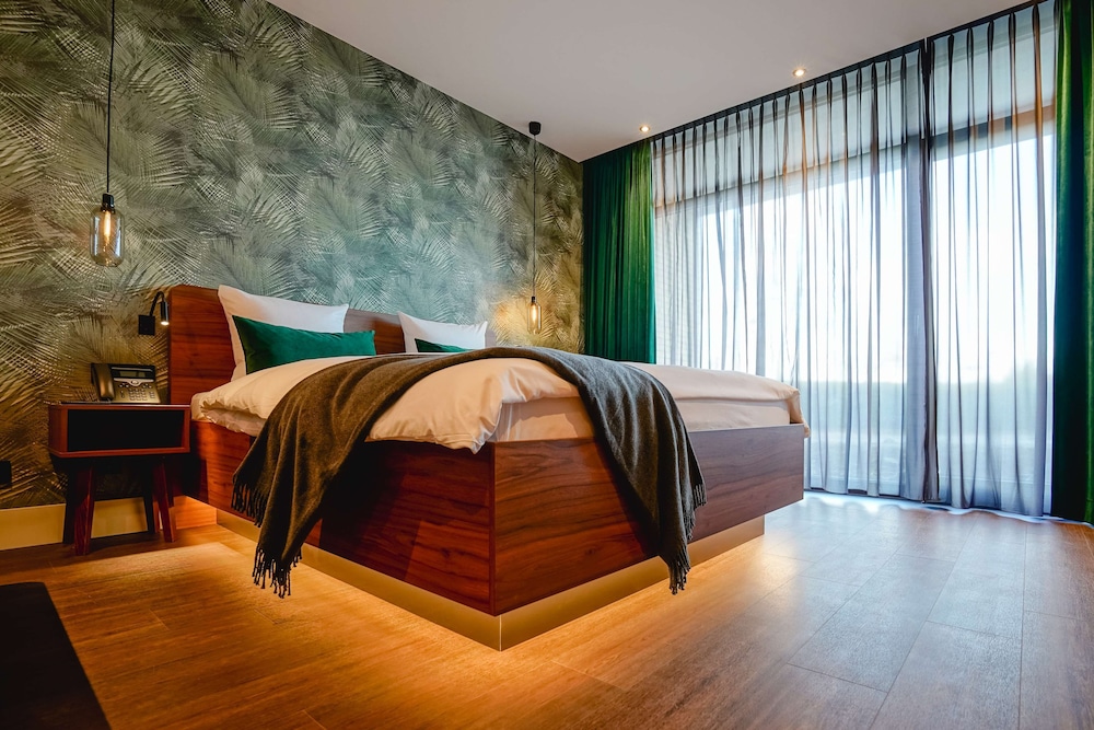 Deluxe Double Room, 1 King Bed - Photo 1