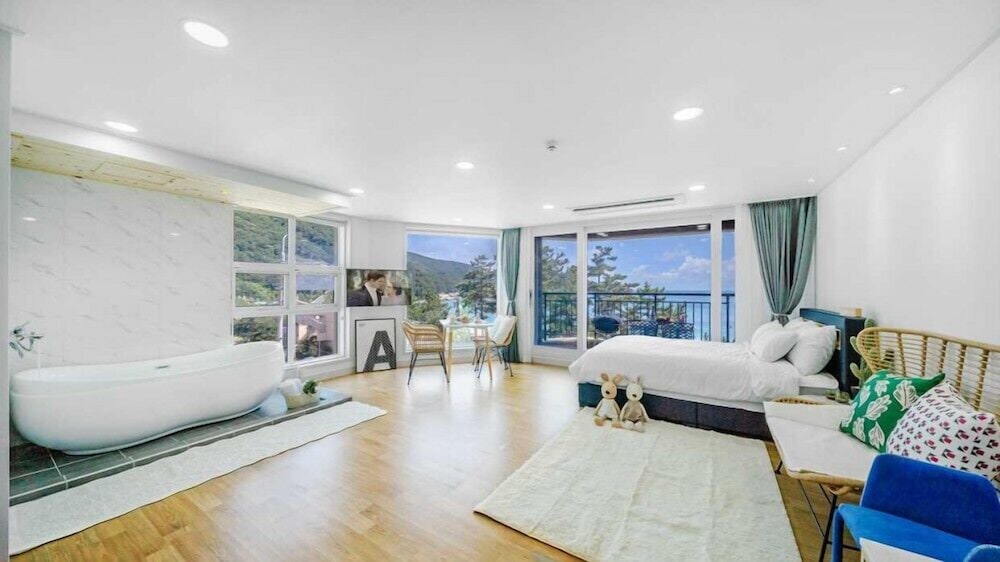 Room (402 (Ocean View/Spa)) photo 3