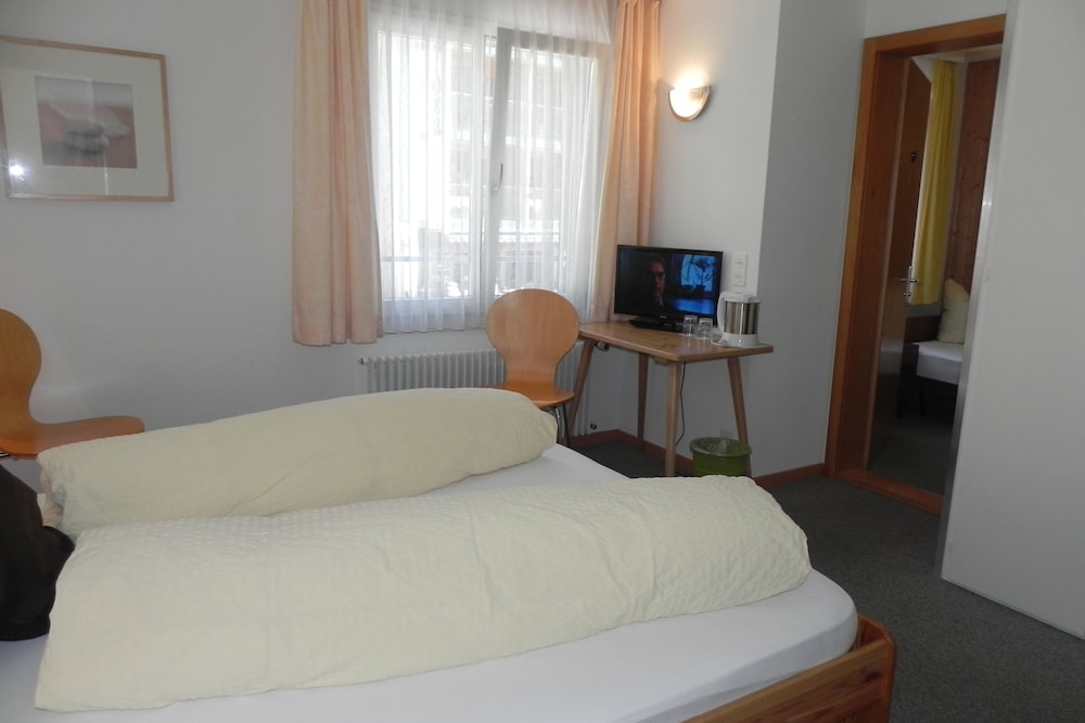 Family Quadruple Room, 2 Bedrooms, Non Smoking, Annex Building photo 1