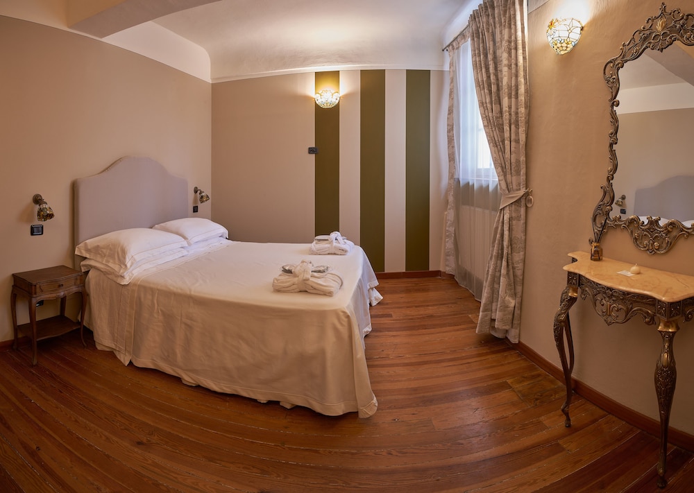 Deluxe Double Room, 1 Queen Bed, Non Smoking photo 1