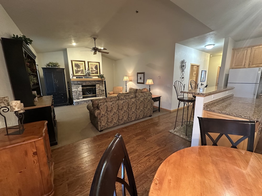 Luxury Condo photo 3