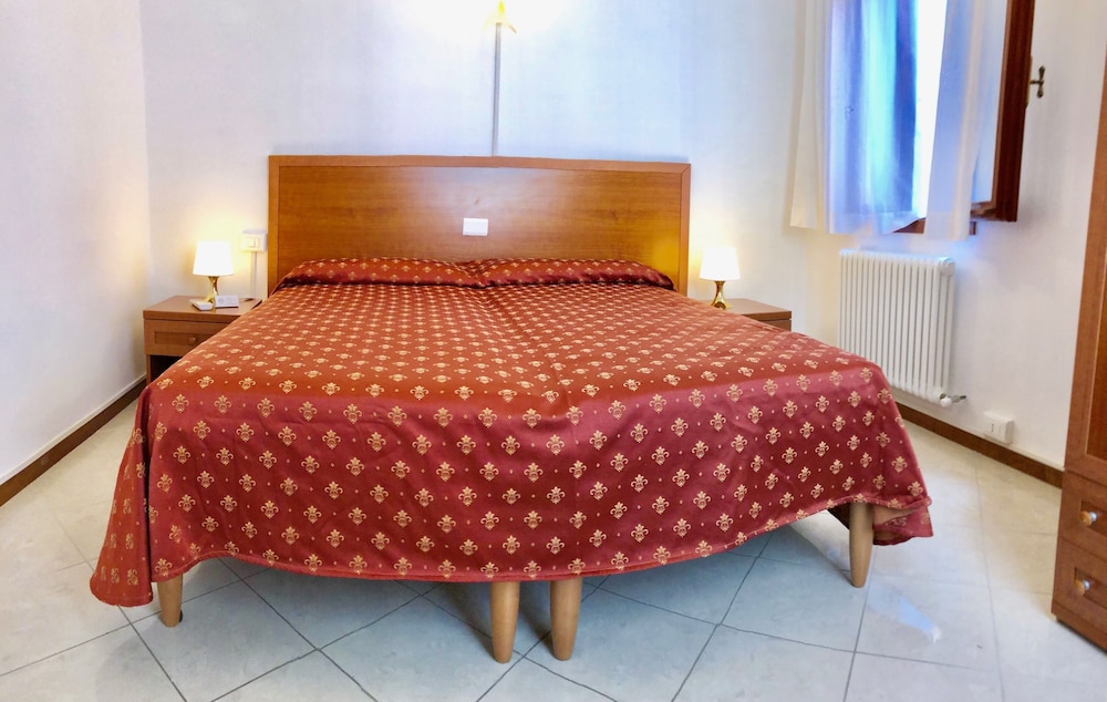 Economy Double Room, Shared Bathroom, Annex Building (800 meters from the hotel) photo 3