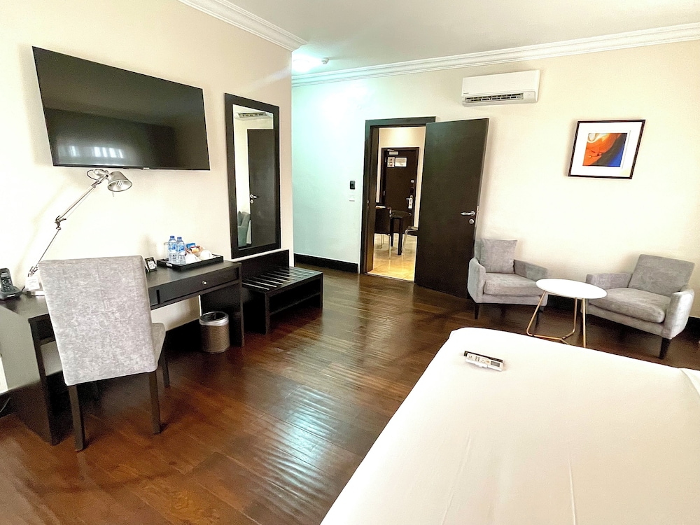 Luxury Suite, 1 Bedroom, Pool View photo 1