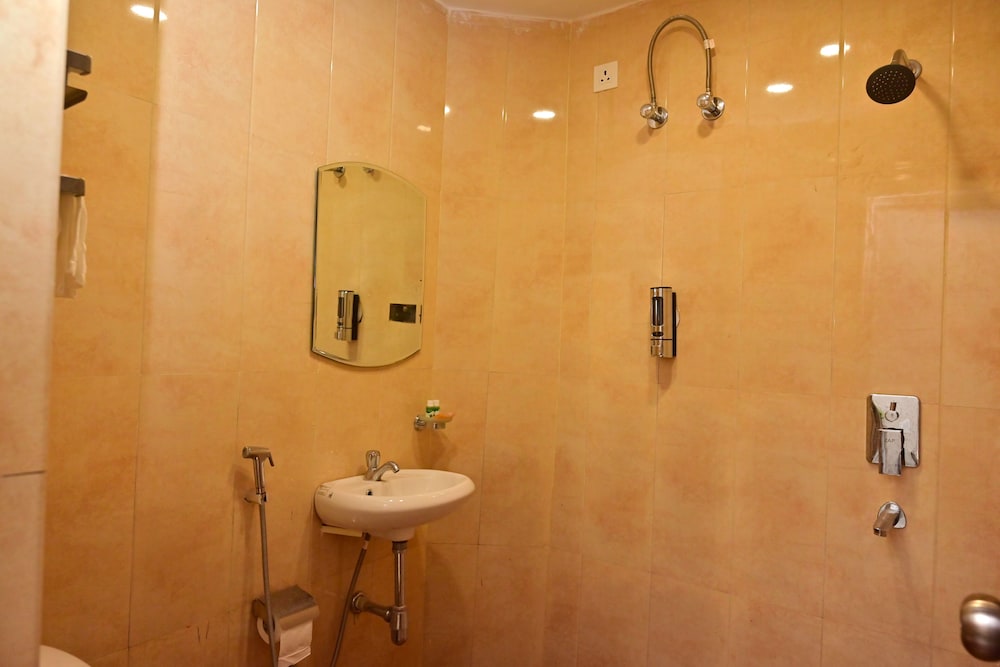 Deluxe Room - Photo 5
