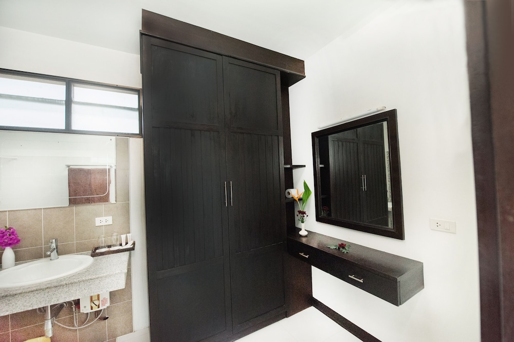 Deluxe Double Room, Pool View photo 2